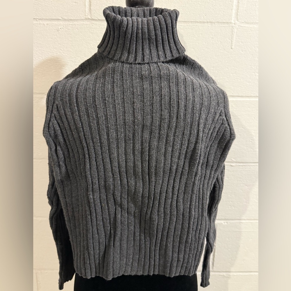 Jamie Scott charcoal wide gauge ribbed cropped turtle neck sweater. 100% cotton.